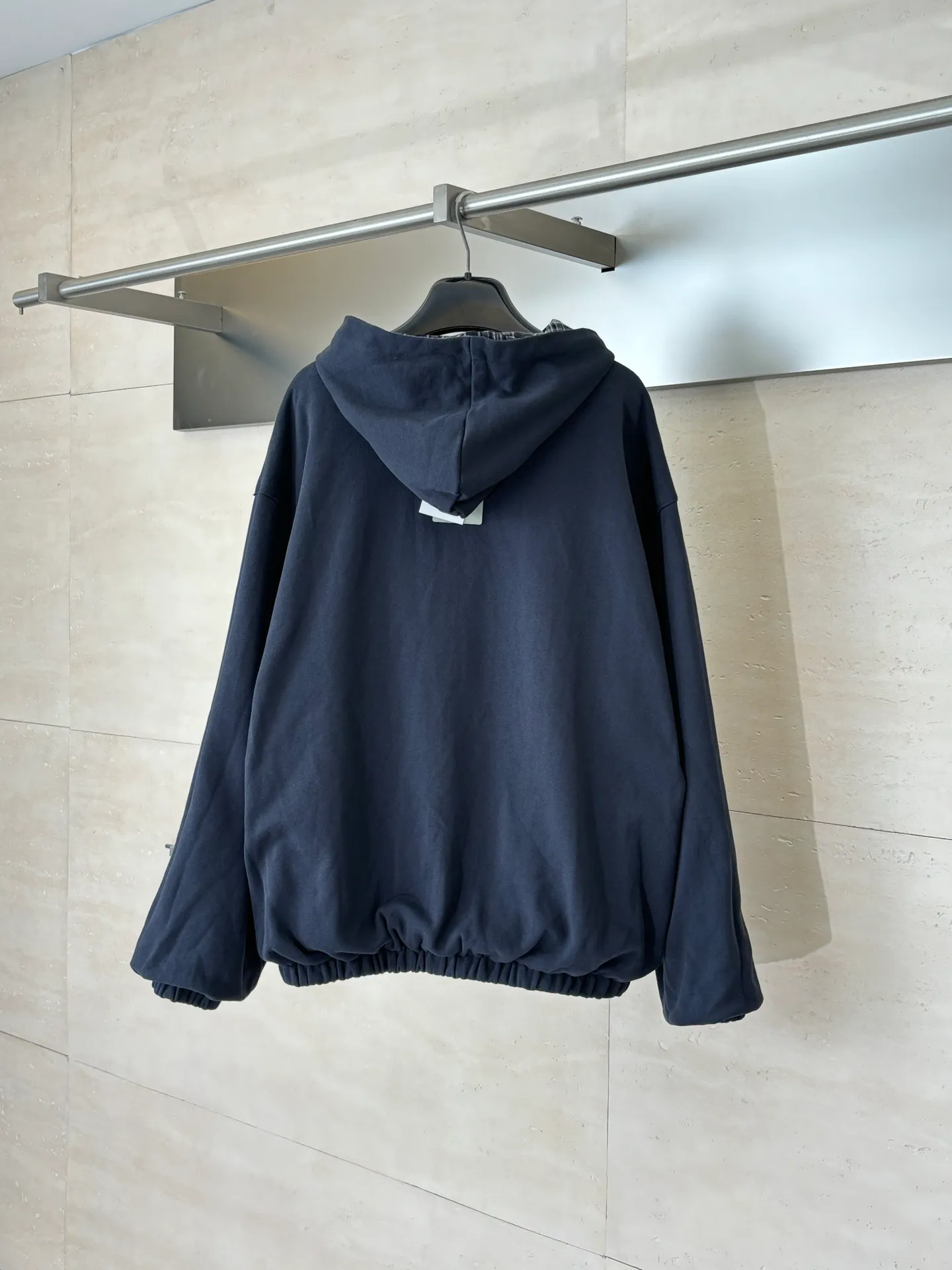 Balenciag*/ Black White ， Retro ； Navy Blue ， Retro ， 。 ： Navy Blue / ， ， ， Retro ， Breathable ； ， ， 。 Size：S/M/L